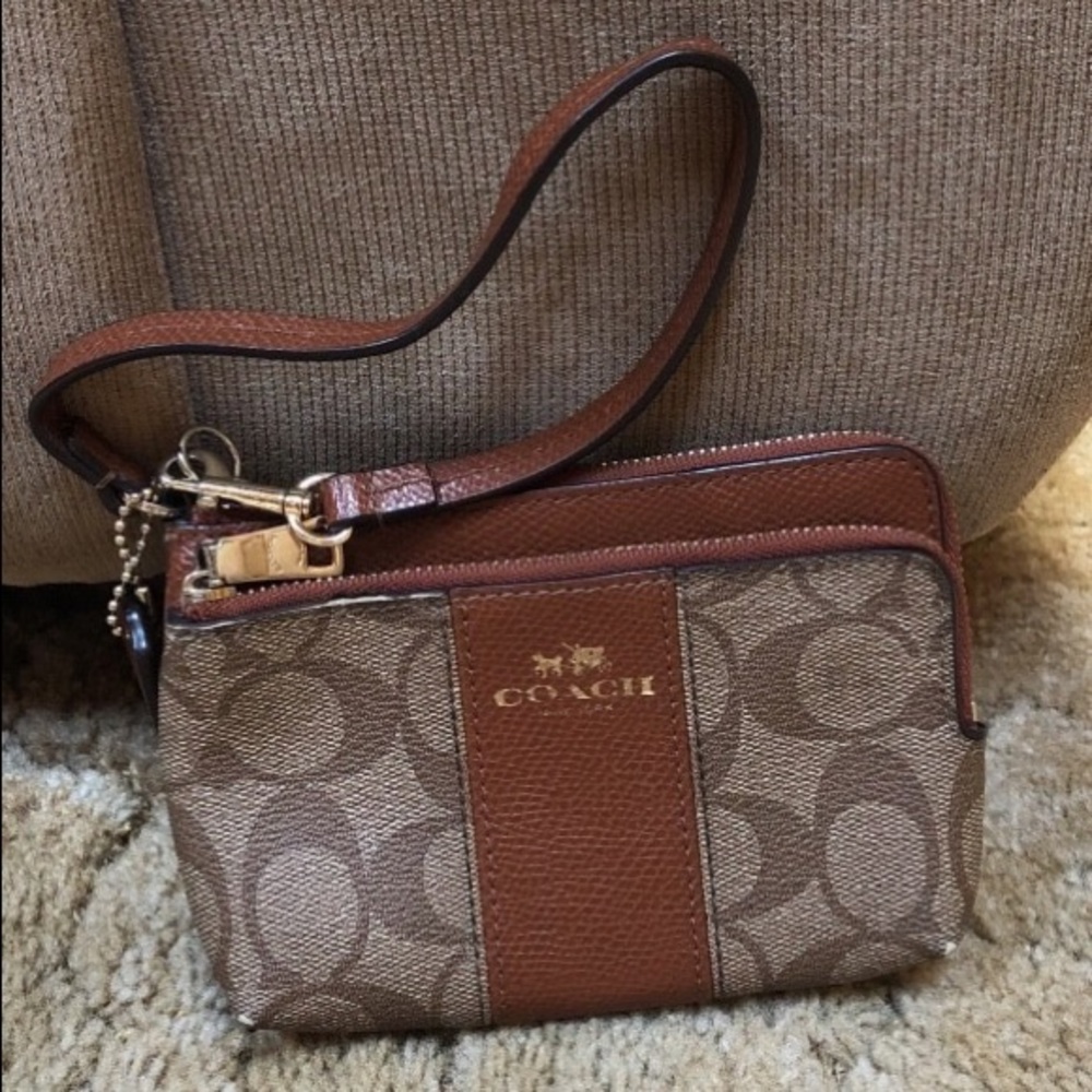 Coach Double Corner Zip Wristlet